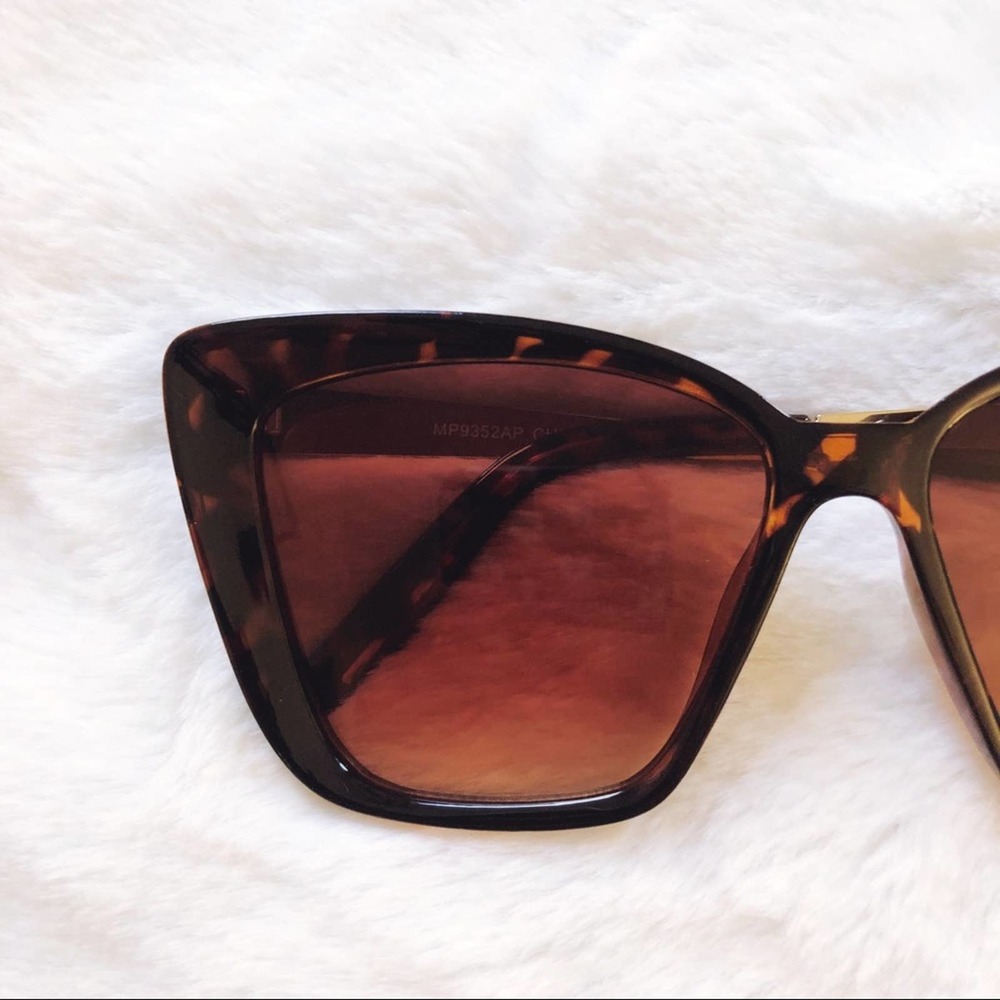 Hannah Tortoise Brown Oversized Cat Eye Sunglasses - Picture 4 of 12